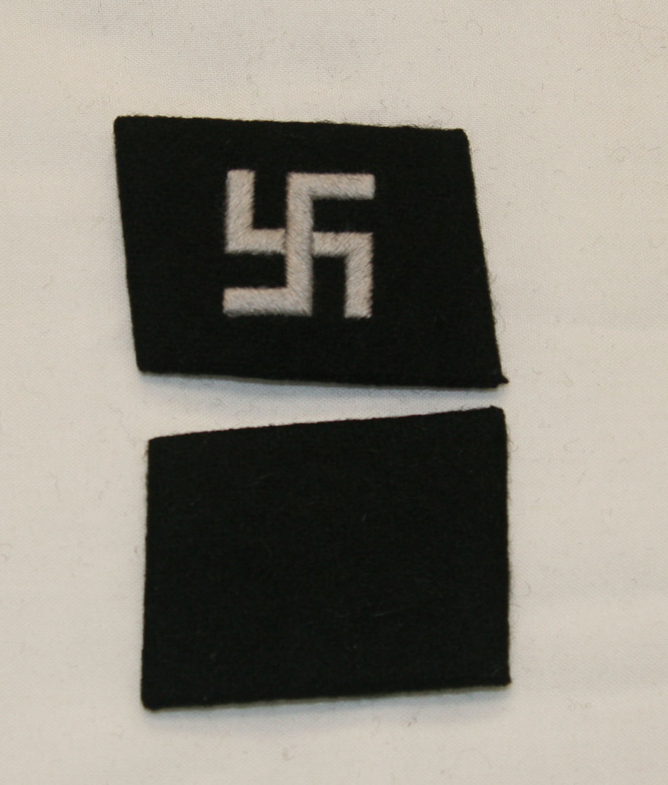 SS Collar tabs Swastika
